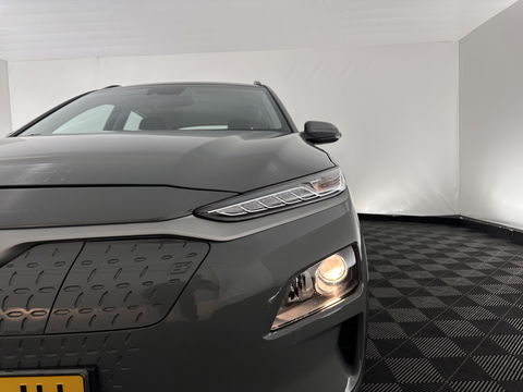 Hyundai KONA EV Comfort 39 kWh [ 3-Fase-11kW] {SOH-98%} (INCL-BTW) *HEATPUMP | DIGI-COCKPIT | ADAPTIVE-CRUISE | CARPLAY | DAB | LANE-ASSIST | KEYLESS | COMFORT-SEATS | CCS-FASTLOADER | SHIFTPADDLES | 17"ALU*