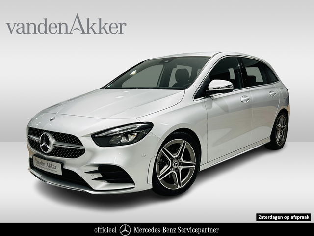 Mercedes-Benz B-Klasse - 180 AMG // Trekhaak // Camera // Elek. Achterklep // Carplay // LED Koplampen // Navigatie