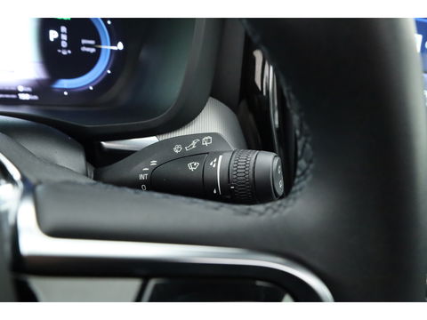Volvo XC60 2.0 T6 Plug-in hybrid AWD Plus Dark | Trekhaak | Pano | Blis | ACC | 360 Camera | H&K Audio | Mem Stoelen |
