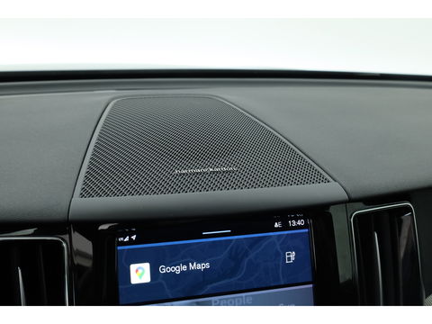 Volvo XC60 2.0 T6 Plug-in hybrid AWD Plus Dark | Trekhaak | Pano | Blis | ACC | 360 Camera | H&K Audio | Mem Stoelen |