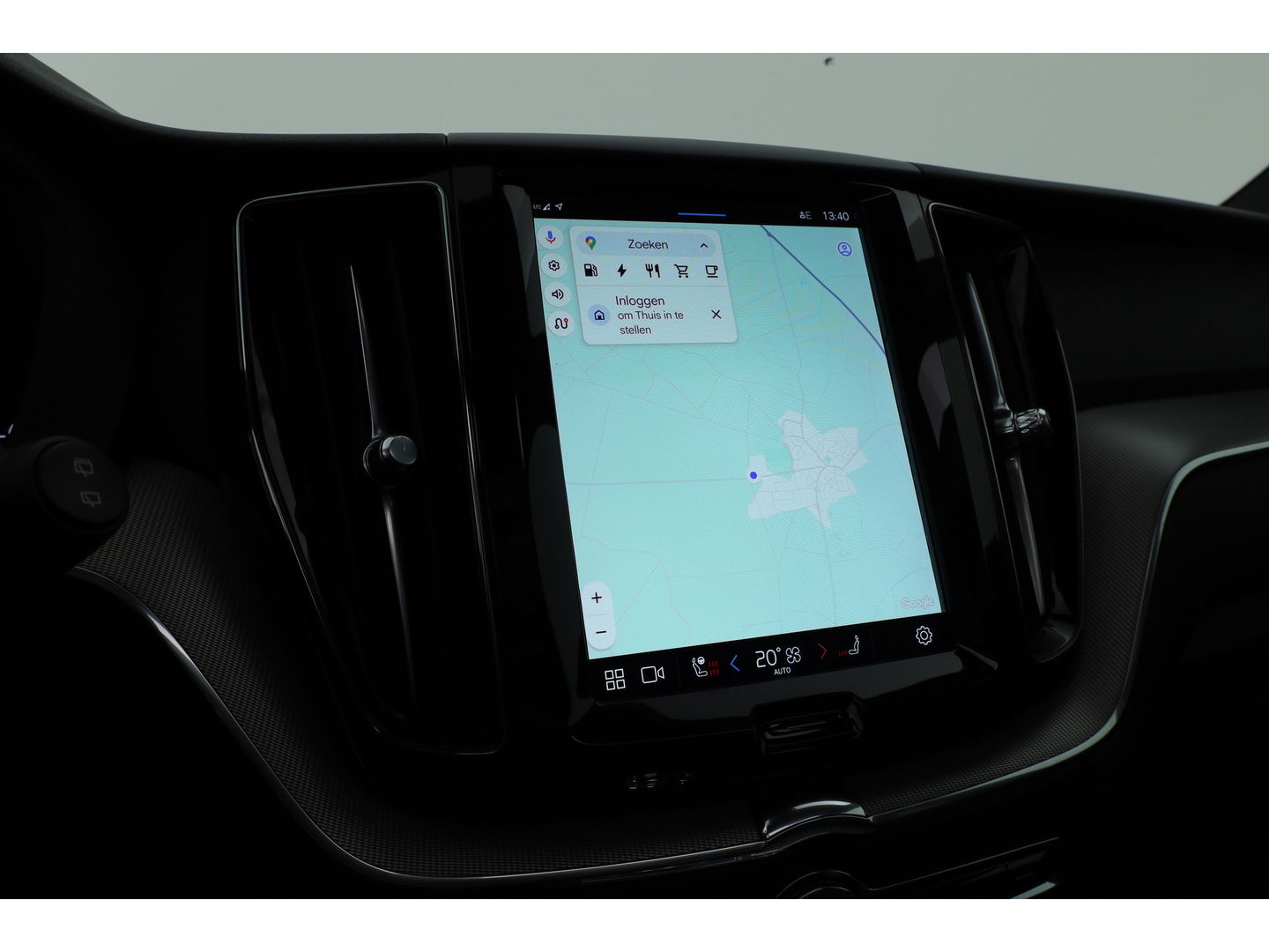 Volvo XC60 2.0 T6 Plug-in hybrid AWD Plus Dark | Trekhaak | Pano | Blis | ACC | 360 Camera | H&K Audio | Mem Stoelen |