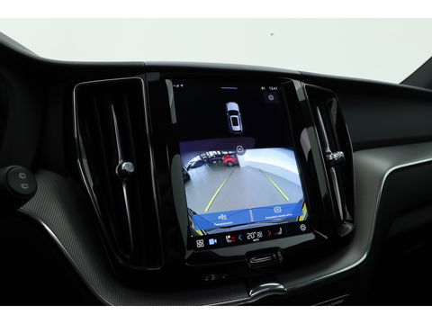 Volvo XC60 2.0 T6 Plug-in hybrid AWD Plus Dark | Trekhaak | Pano | Blis | ACC | 360 Camera | H&K Audio | Mem Stoelen |