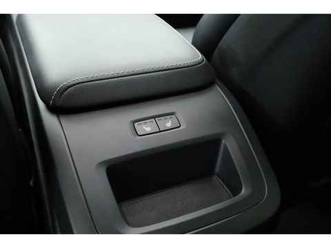 Volvo XC60 2.0 T6 Plug-in hybrid AWD Plus Dark | Trekhaak | Pano | Blis | ACC | 360 Camera | H&K Audio | Mem Stoelen |