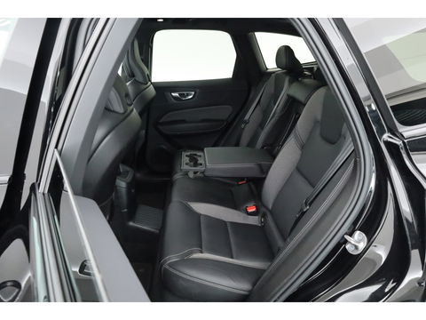 Volvo XC60 2.0 T6 Plug-in hybrid AWD Plus Dark | Trekhaak | Pano | Blis | ACC | 360 Camera | H&K Audio | Mem Stoelen |