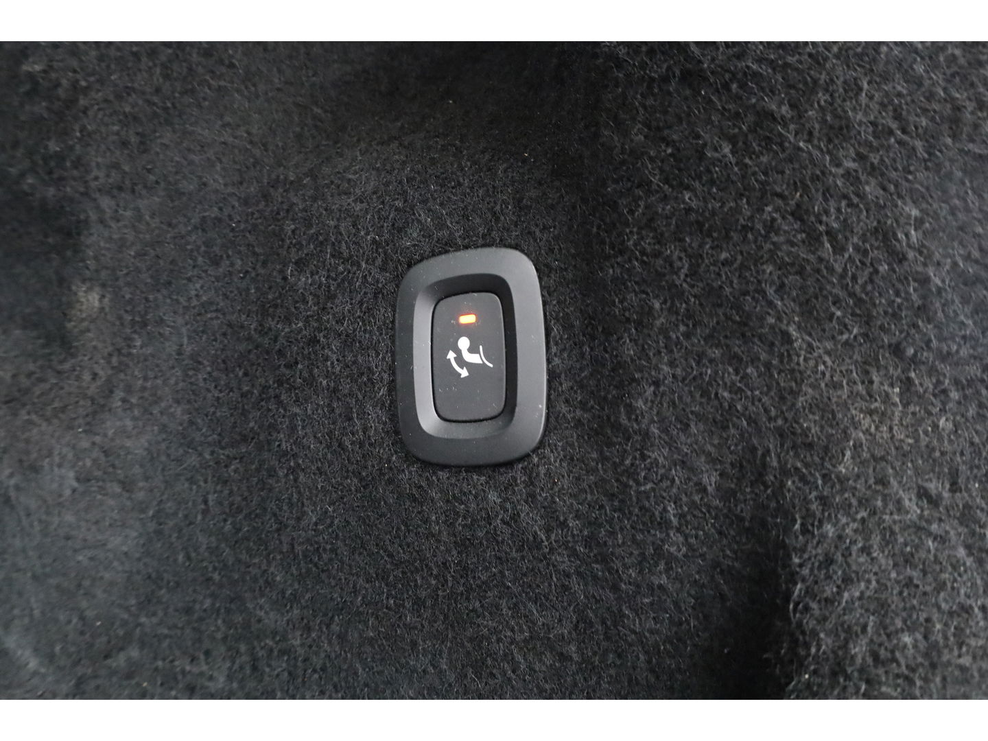 Volvo XC60 2.0 T6 Plug-in hybrid AWD Plus Dark | Trekhaak | Pano | Blis | ACC | 360 Camera | H&K Audio | Mem Stoelen |