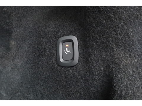 Volvo XC60 2.0 T6 Plug-in hybrid AWD Plus Dark | Trekhaak | Pano | Blis | ACC | 360 Camera | H&K Audio | Mem Stoelen |