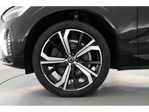 Volvo XC60 2.0 T6 Plug-in hybrid AWD Plus Dark | Trekhaak | Pano | Blis | ACC | 360 Camera | H&K Audio | Mem Stoelen |