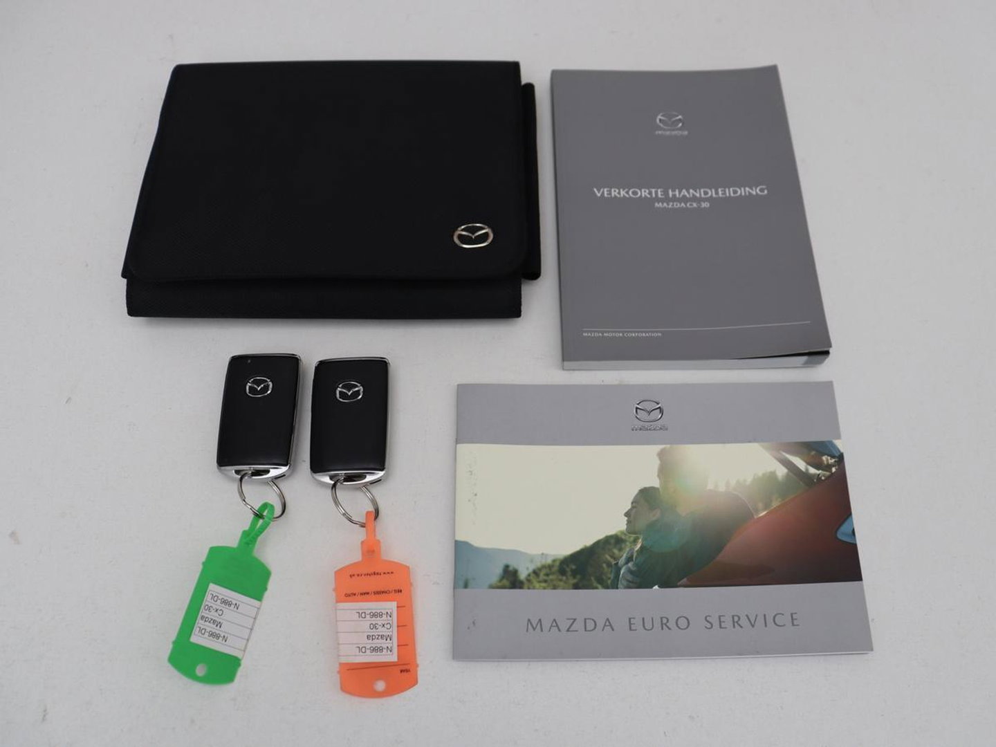 Mazda CX-30 2.0 e-SkyActiv-X M Hybrid Comfort | Stoelverwarming | Head-Up | Camera | Carplay | Adaptive cruise | Navigatie | Stuurverwarming | 18'' | Keyless | Full LED | Climate control