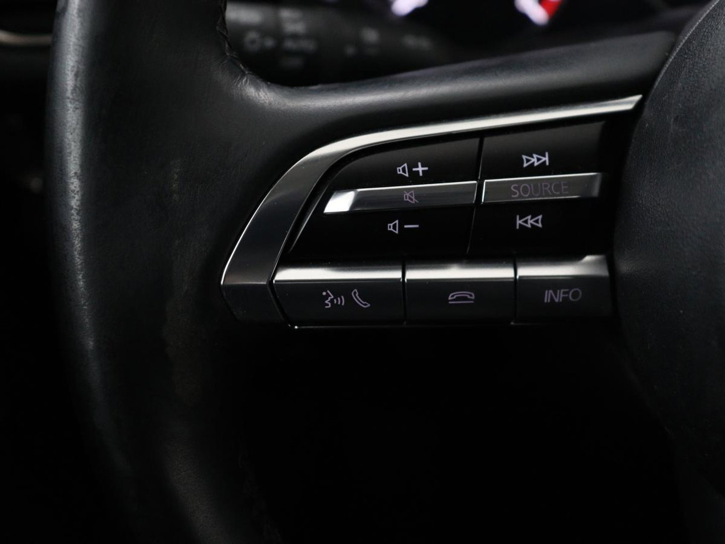 Mazda CX-30 2.0 e-SkyActiv-X M Hybrid Comfort | Stoelverwarming | Head-Up | Camera | Carplay | Adaptive cruise | Navigatie | Stuurverwarming | 18'' | Keyless | Full LED | Climate control