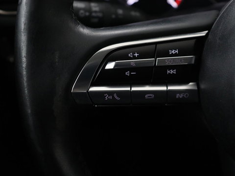 Mazda CX-30 2.0 e-SkyActiv-X M Hybrid Comfort | Stoelverwarming | Head-Up | Camera | Carplay | Adaptive cruise | Navigatie | Stuurverwarming | 18'' | Keyless | Full LED | Climate control