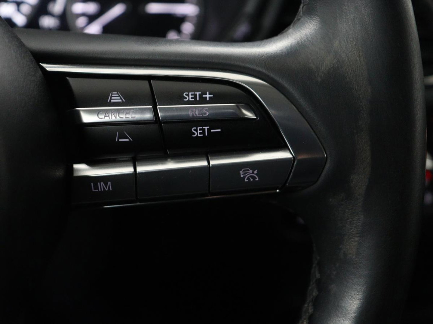 Mazda CX-30 2.0 e-SkyActiv-X M Hybrid Comfort | Stoelverwarming | Head-Up | Camera | Carplay | Adaptive cruise | Navigatie | Stuurverwarming | 18'' | Keyless | Full LED | Climate control