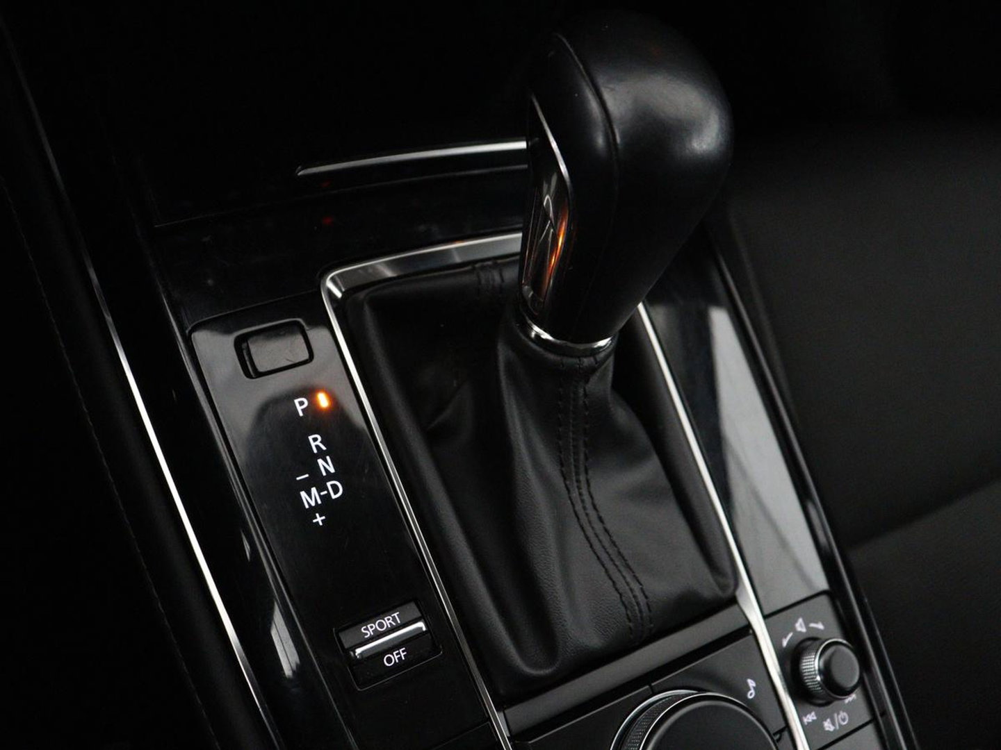 Mazda CX-30 2.0 e-SkyActiv-X M Hybrid Comfort | Stoelverwarming | Head-Up | Camera | Carplay | Adaptive cruise | Navigatie | Stuurverwarming | 18'' | Keyless | Full LED | Climate control