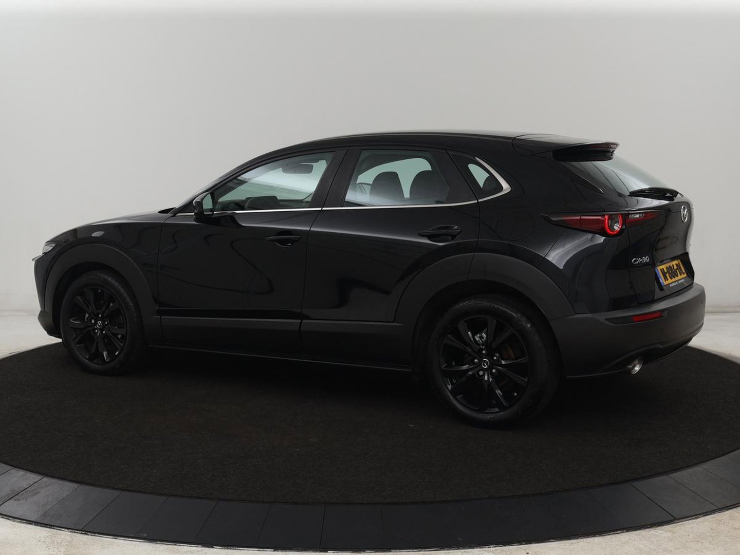 Mazda CX-30 2.0 e-SkyActiv-X M Hybrid Comfort | Stoelverwarming | Head-Up | Camera | Carplay | Adaptive cruise | Navigatie | Stuurverwarming | 18'' | Keyless | Full LED | Climate control