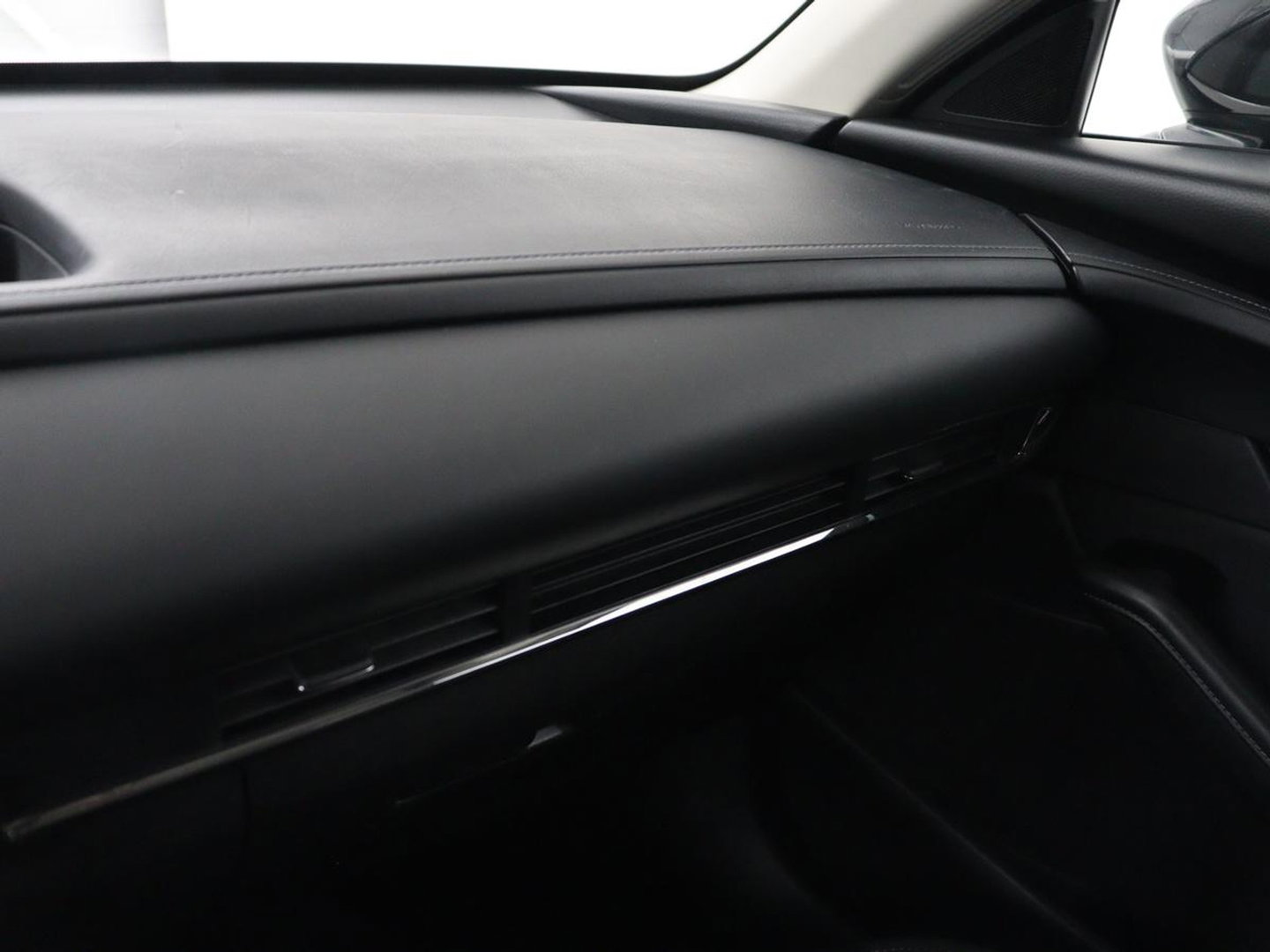 Mazda CX-30 2.0 e-SkyActiv-X M Hybrid Comfort | Stoelverwarming | Head-Up | Camera | Carplay | Adaptive cruise | Navigatie | Stuurverwarming | 18'' | Keyless | Full LED | Climate control