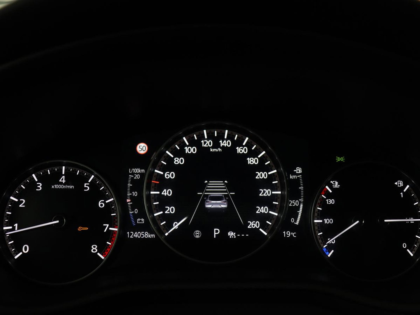 Mazda CX-30 2.0 e-SkyActiv-X M Hybrid Comfort | Stoelverwarming | Head-Up | Camera | Carplay | Adaptive cruise | Navigatie | Stuurverwarming | 18'' | Keyless | Full LED | Climate control