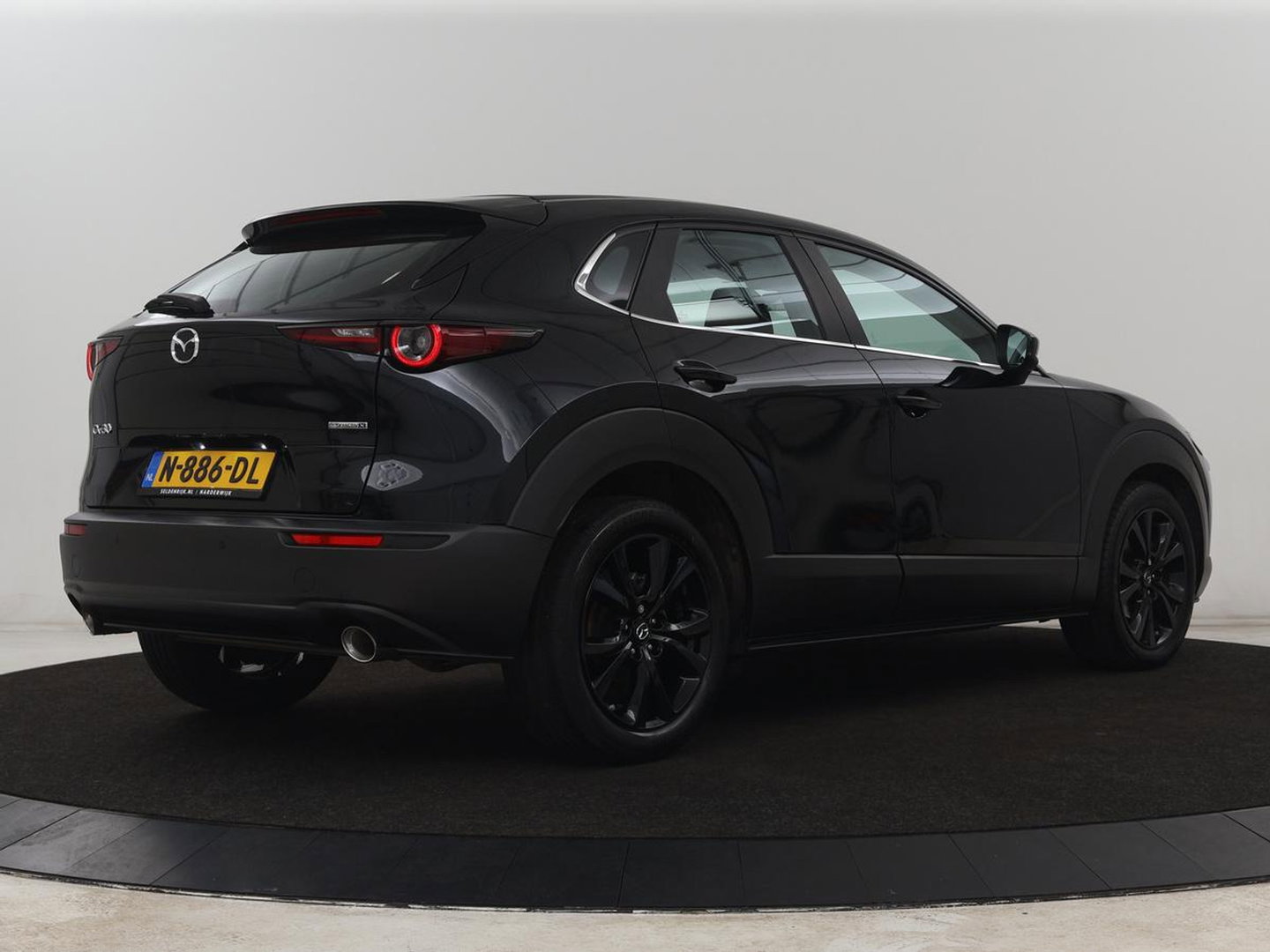 Mazda CX-30 2.0 e-SkyActiv-X M Hybrid Comfort | Stoelverwarming | Head-Up | Camera | Carplay | Adaptive cruise | Navigatie | Stuurverwarming | 18'' | Keyless | Full LED | Climate control
