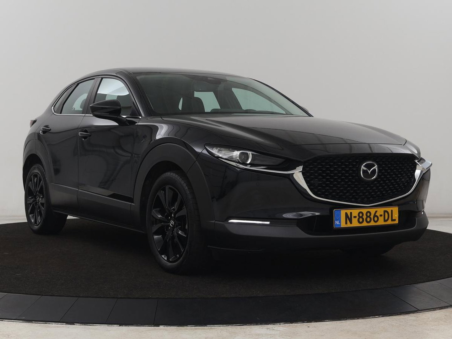Mazda CX-30 2.0 e-SkyActiv-X M Hybrid Comfort | Stoelverwarming | Head-Up | Camera | Carplay | Adaptive cruise | Navigatie | Stuurverwarming | 18'' | Keyless | Full LED | Climate control