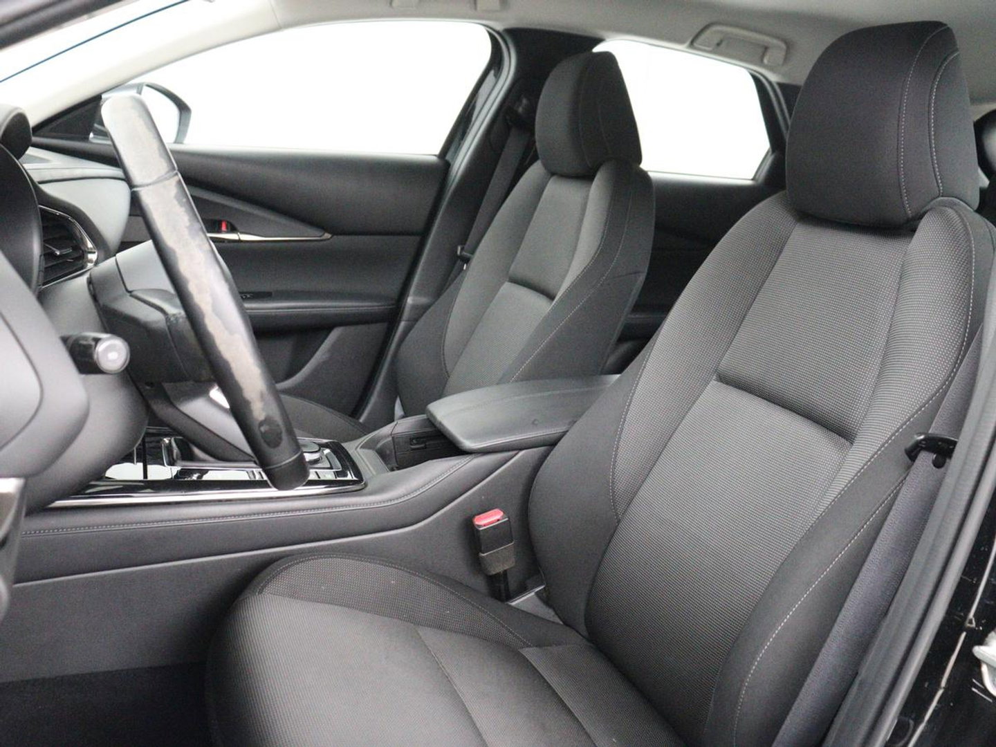 Mazda CX-30 2.0 e-SkyActiv-X M Hybrid Comfort | Stoelverwarming | Head-Up | Camera | Carplay | Adaptive cruise | Navigatie | Stuurverwarming | 18'' | Keyless | Full LED | Climate control