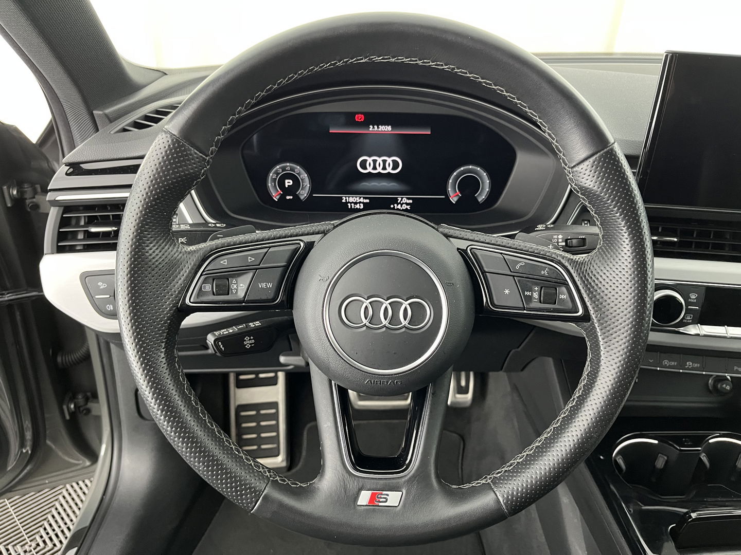 Audi A4 Limousine 35 TFSI S edition S-Line (INCL.BTW) Aut. *LEATHER-FABRIC | FULL-LED | DIGI-COCKPIT | DAB+ | CAMERA | SPORT-SEATS | PRIVACY-GLASS | ECC | PDC | CRUISE | 19''ALU*