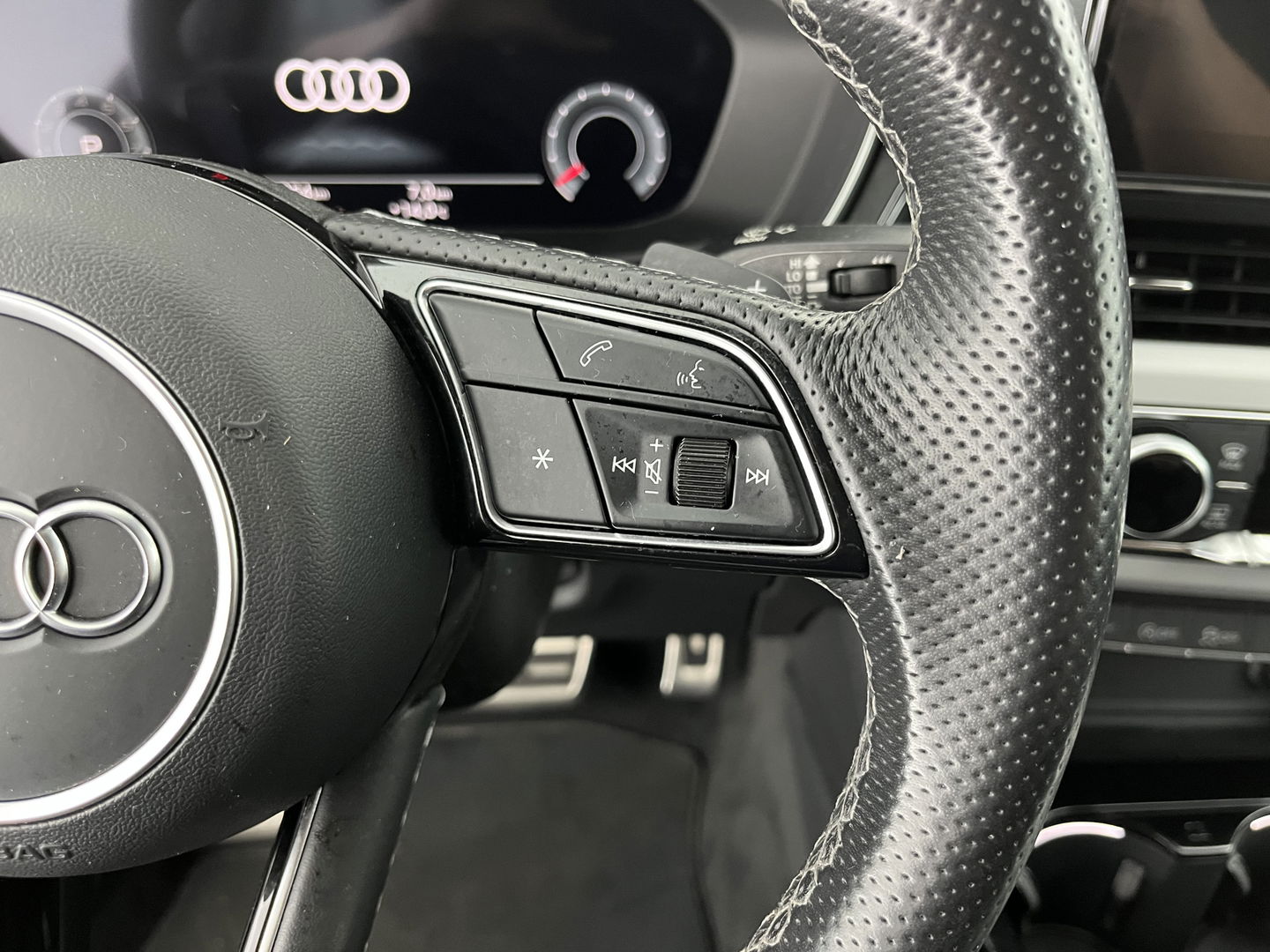 Audi A4 Limousine 35 TFSI S edition S-Line (INCL.BTW) Aut. *LEATHER-FABRIC | FULL-LED | DIGI-COCKPIT | DAB+ | CAMERA | SPORT-SEATS | PRIVACY-GLASS | ECC | PDC | CRUISE | 19''ALU*