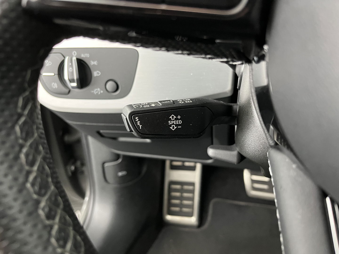 Audi A4 Limousine 35 TFSI S edition S-Line (INCL.BTW) Aut. *LEATHER-FABRIC | FULL-LED | DIGI-COCKPIT | DAB+ | CAMERA | SPORT-SEATS | PRIVACY-GLASS | ECC | PDC | CRUISE | 19''ALU*