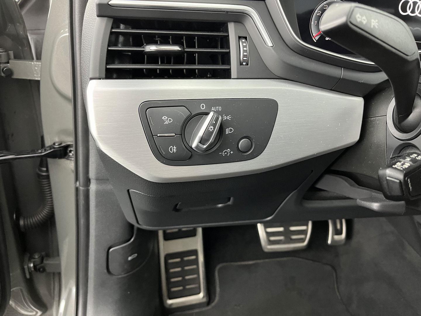 Audi A4 Limousine 35 TFSI S edition S-Line (INCL.BTW) Aut. *LEATHER-FABRIC | FULL-LED | DIGI-COCKPIT | DAB+ | CAMERA | SPORT-SEATS | PRIVACY-GLASS | ECC | PDC | CRUISE | 19''ALU*