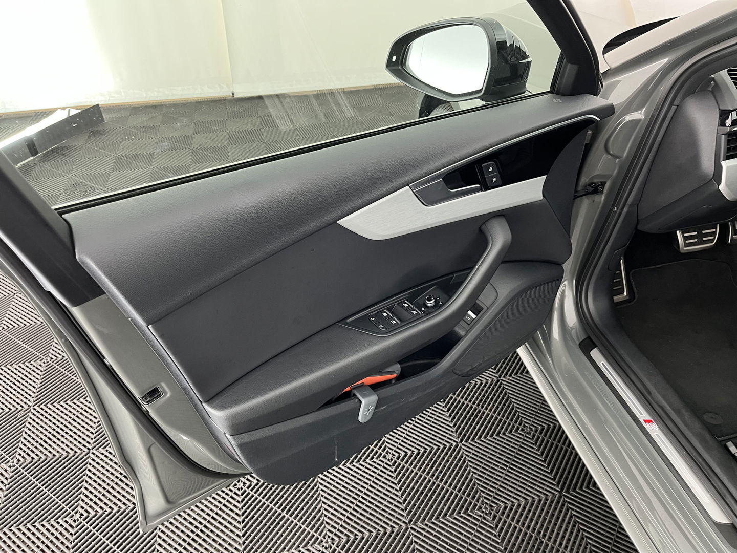 Audi A4 Limousine 35 TFSI S edition S-Line (INCL.BTW) Aut. *LEATHER-FABRIC | FULL-LED | DIGI-COCKPIT | DAB+ | CAMERA | SPORT-SEATS | PRIVACY-GLASS | ECC | PDC | CRUISE | 19''ALU*