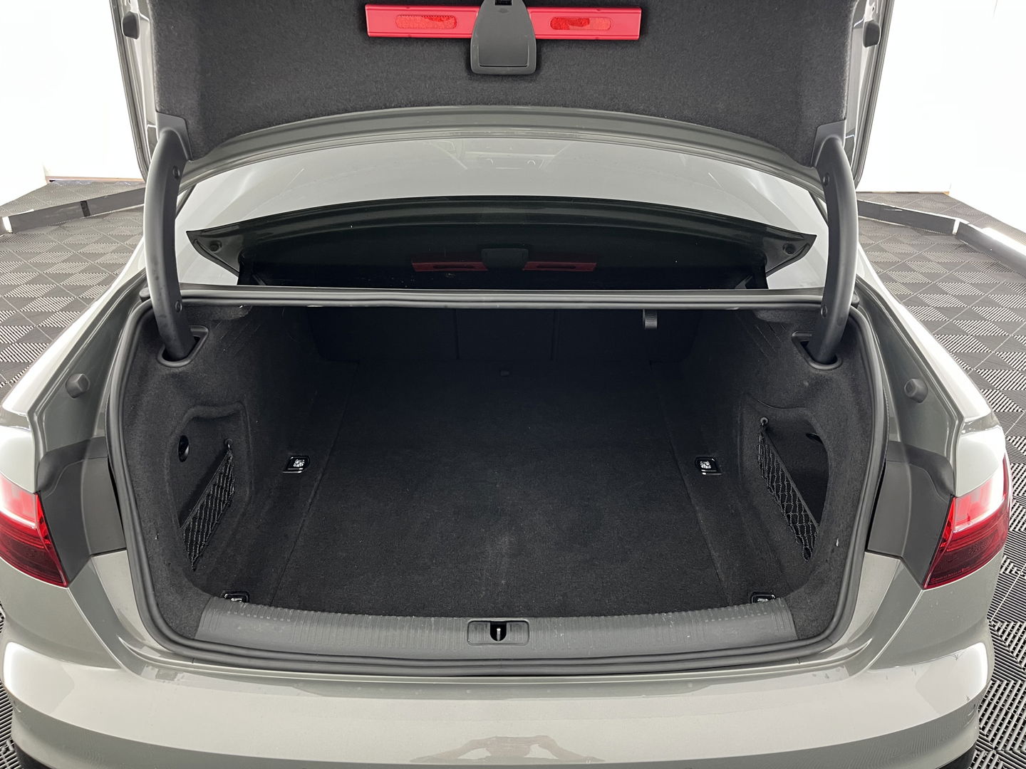 Audi A4 Limousine 35 TFSI S edition S-Line (INCL.BTW) Aut. *LEATHER-FABRIC | FULL-LED | DIGI-COCKPIT | DAB+ | CAMERA | SPORT-SEATS | PRIVACY-GLASS | ECC | PDC | CRUISE | 19''ALU*