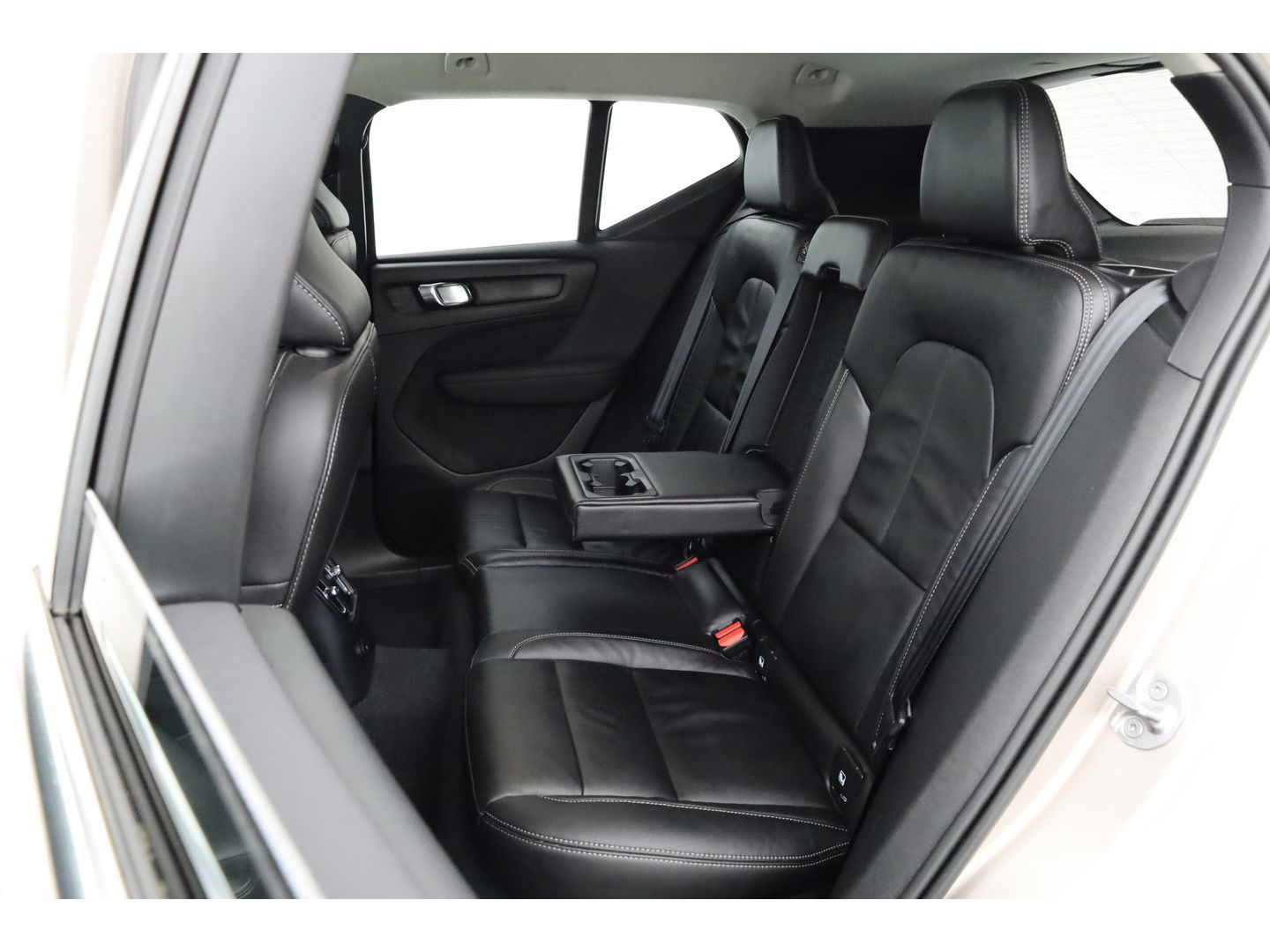 Volvo XC40 1.5 T5 Plug-in hybrid Plus Bright | Facelift | Trekhaak | Leer | Adap. Cruise | H&K Audio | Blis |