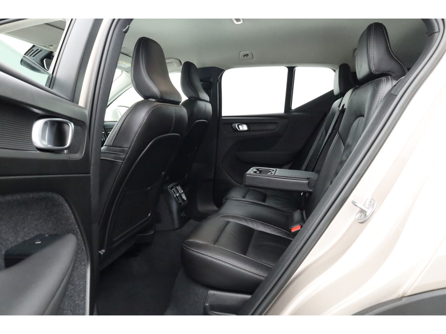 Volvo XC40 1.5 T5 Plug-in hybrid Plus Bright | Facelift | Trekhaak | Leer | Adap. Cruise | H&K Audio | Blis |