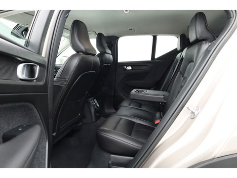 Volvo XC40 1.5 T5 Plug-in hybrid Plus Bright | Facelift | Trekhaak | Leer | Adap. Cruise | H&K Audio | Blis |