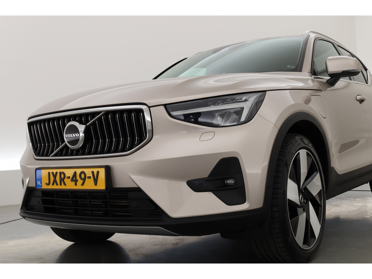 Volvo XC40 1.5 T5 Plug-in hybrid Plus Bright | Facelift | Trekhaak | Leer | Adap. Cruise | H&K Audio | Blis |
