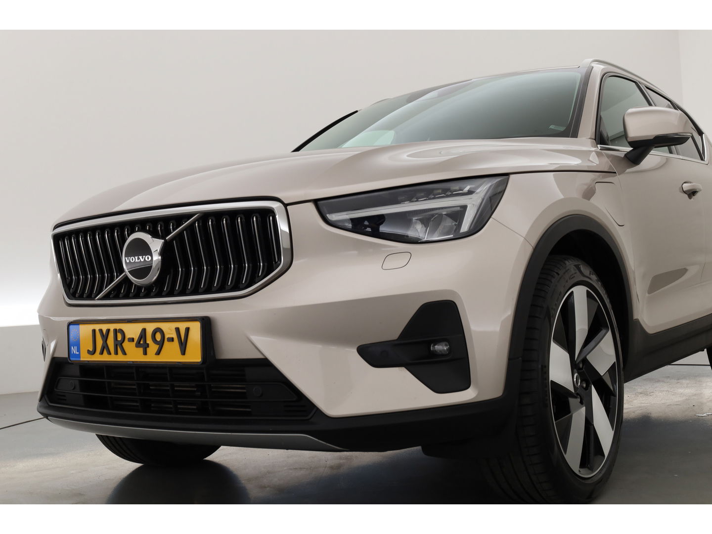 Volvo XC40 1.5 T5 Plug-in hybrid Plus Bright | Facelift | Trekhaak | Leer | Adap. Cruise | H&K Audio | Blis |