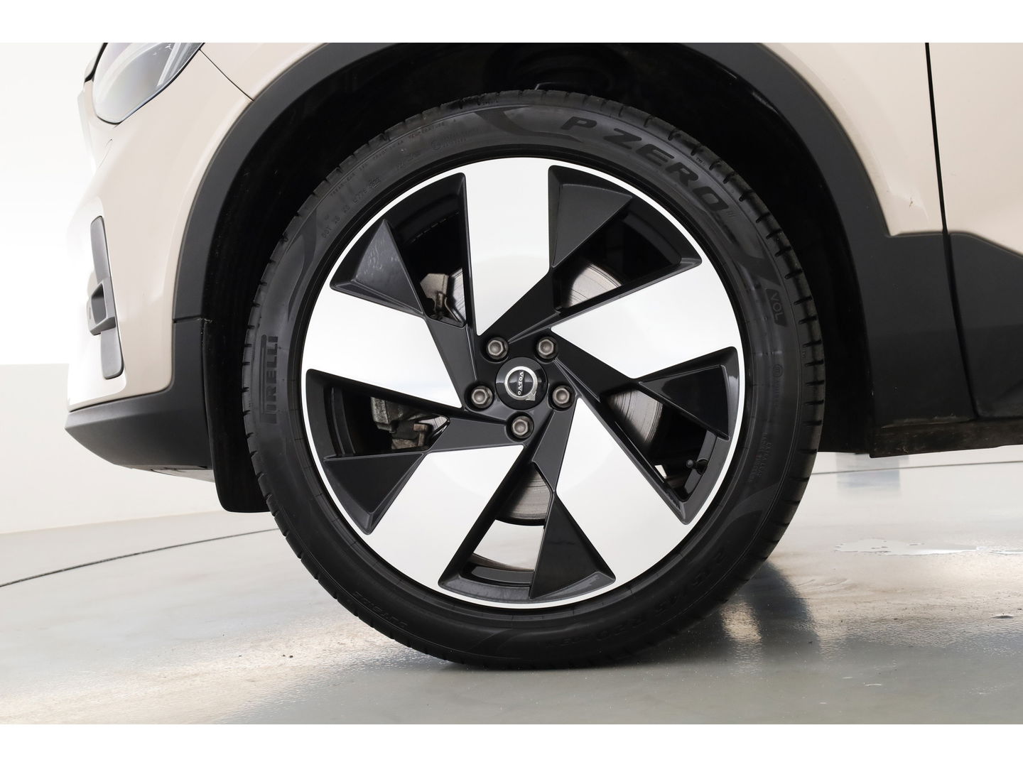 Volvo XC40 1.5 T5 Plug-in hybrid Plus Bright | Facelift | Trekhaak | Leer | Adap. Cruise | H&K Audio | Blis |