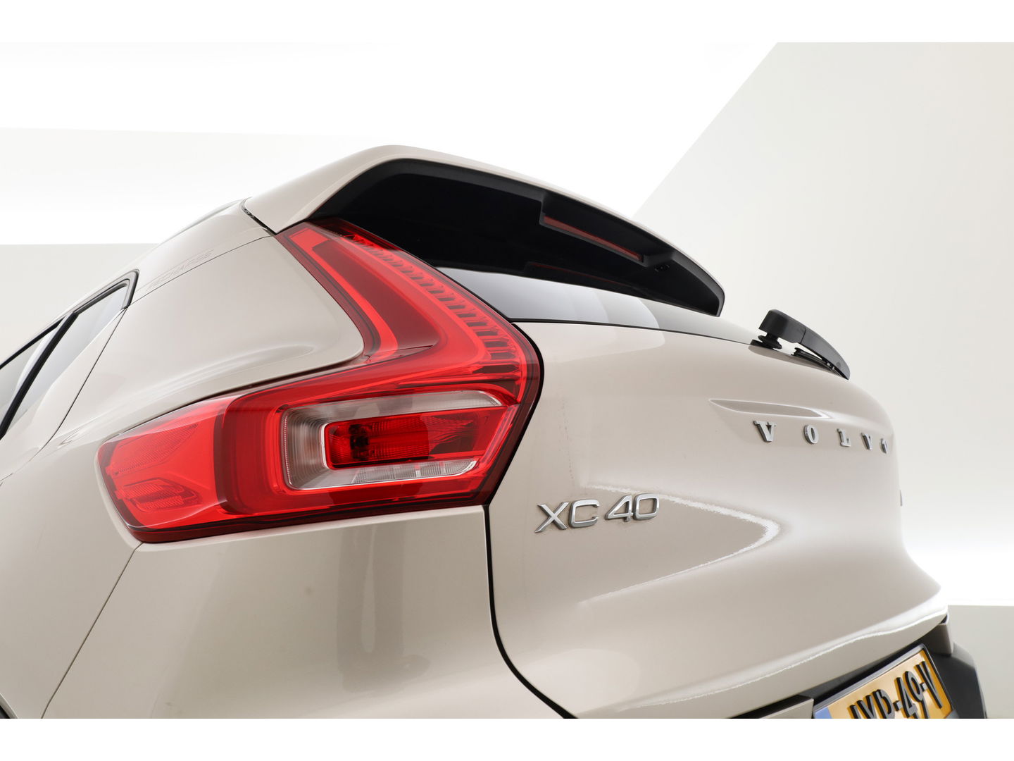 Volvo XC40 1.5 T5 Plug-in hybrid Plus Bright | Facelift | Trekhaak | Leer | Adap. Cruise | H&K Audio | Blis |