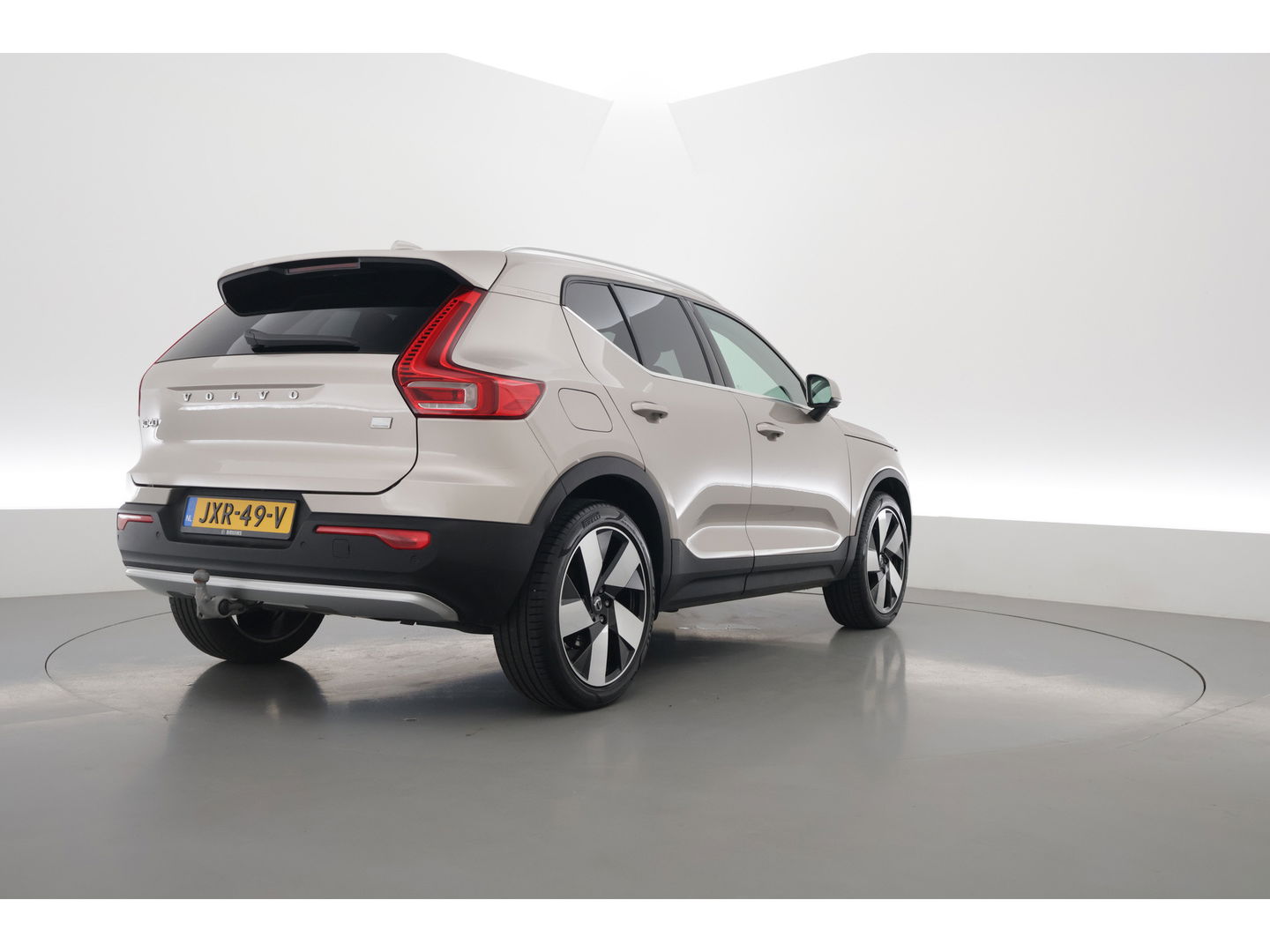 Volvo XC40 1.5 T5 Plug-in hybrid Plus Bright | Facelift | Trekhaak | Leer | Adap. Cruise | H&K Audio | Blis |