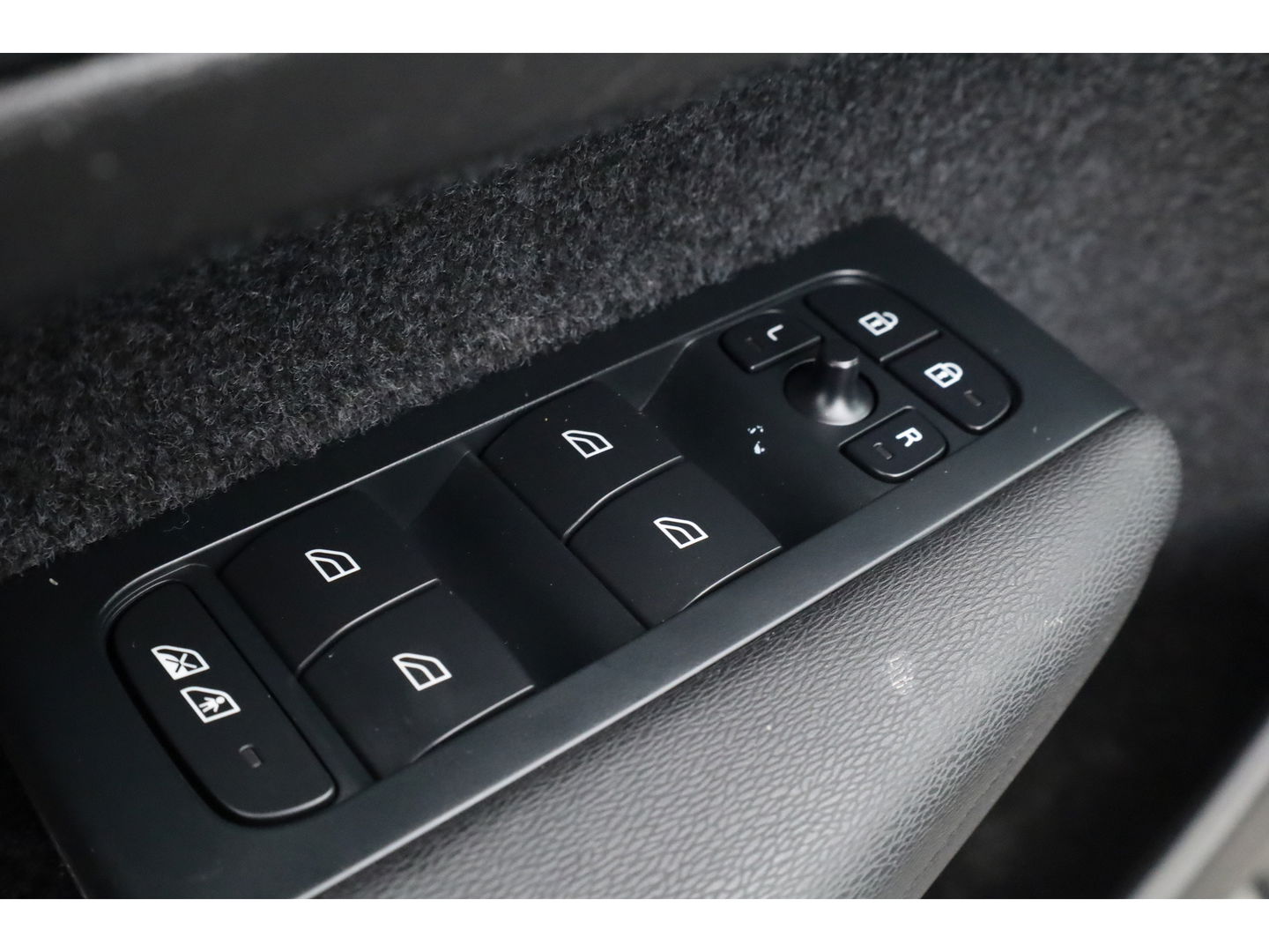 Volvo XC40 1.5 T5 Plug-in hybrid Plus Bright | Facelift | Trekhaak | Leer | Adap. Cruise | H&K Audio | Blis |