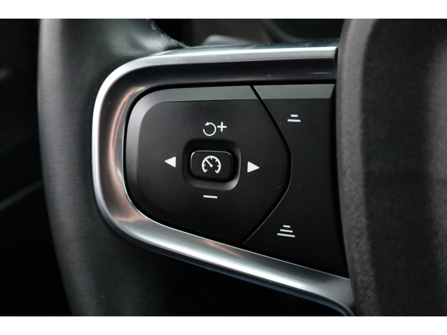 Volvo XC40 1.5 T5 Plug-in hybrid Plus Bright | Facelift | Trekhaak | Leer | Adap. Cruise | H&K Audio | Blis |