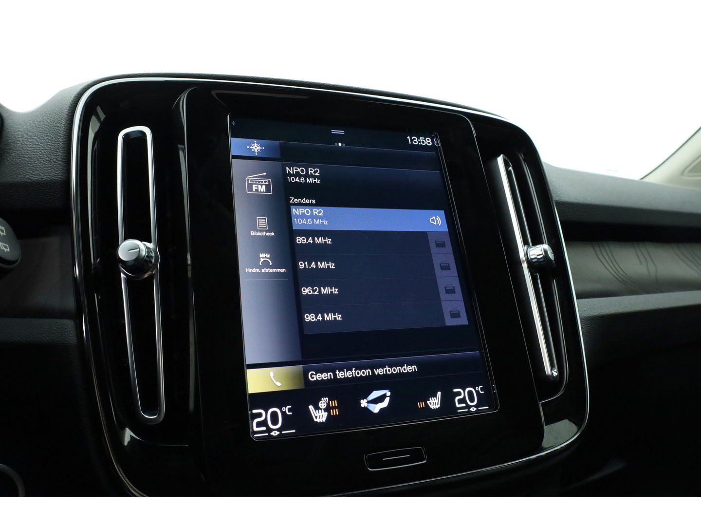 Volvo XC40 1.5 T5 Plug-in hybrid Plus Bright | Facelift | Trekhaak | Leer | Adap. Cruise | H&K Audio | Blis |