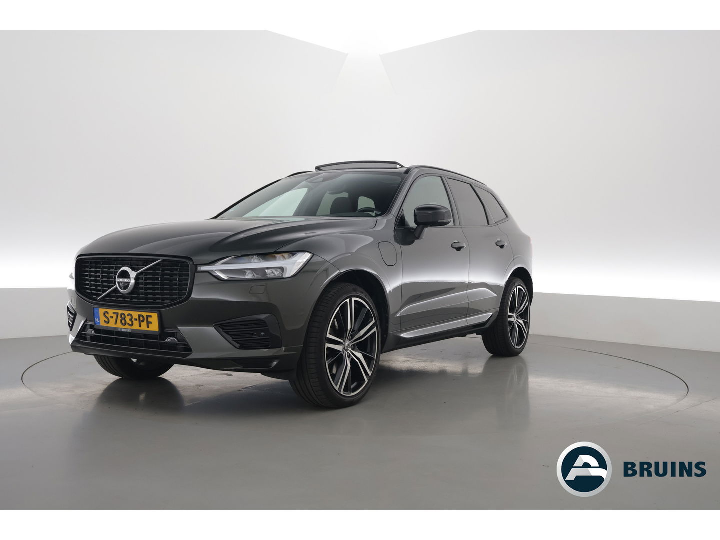 Volvo XC60 2.0 T8 AWD R-Design | polestar engineered | Trekhaak | 21 inch | Head-up | 360 camera | H&K Audio | Sportstoelen |