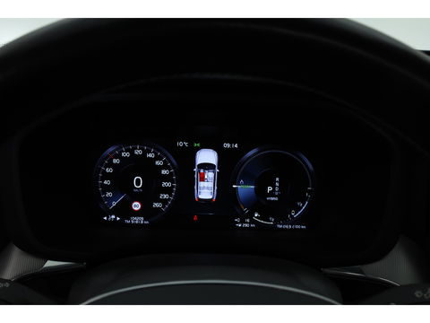 Volvo XC60 2.0 T8 AWD R-Design | polestar engineered | Trekhaak | 21 inch | Head-up | 360 camera | H&K Audio | Sportstoelen |