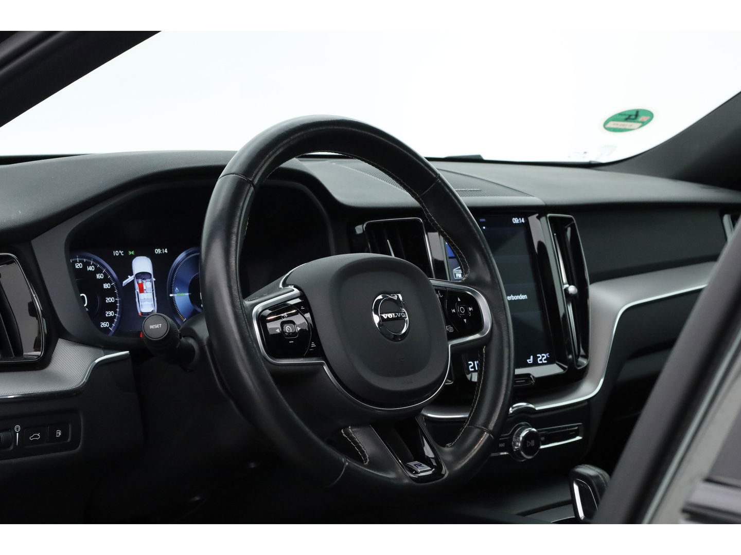 Volvo XC60 2.0 T8 AWD R-Design | polestar engineered | Trekhaak | 21 inch | Head-up | 360 camera | H&K Audio | Sportstoelen |