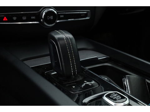 Volvo XC60 2.0 T8 AWD R-Design | polestar engineered | Trekhaak | 21 inch | Head-up | 360 camera | H&K Audio | Sportstoelen |