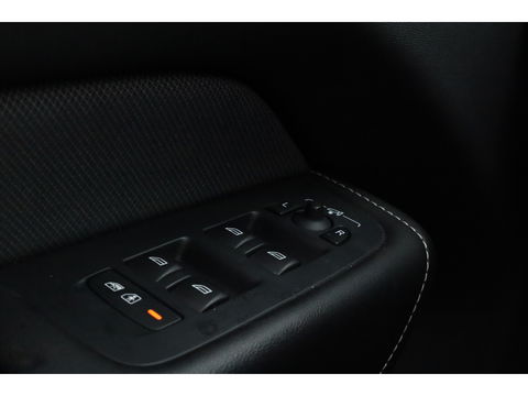 Volvo XC60 2.0 T8 AWD R-Design | polestar engineered | Trekhaak | 21 inch | Head-up | 360 camera | H&K Audio | Sportstoelen |
