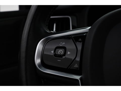 Volvo XC60 2.0 T8 AWD R-Design | polestar engineered | Trekhaak | 21 inch | Head-up | 360 camera | H&K Audio | Sportstoelen |