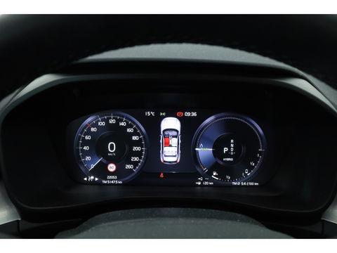 Volvo XC40 1.5 T5 Plug-in hybrid Plus Dark | Pano-dak | Trekhaak | ACC | H&K Audio |  Stoel + stuurverw. | Camera |  Elek. stoelen |
