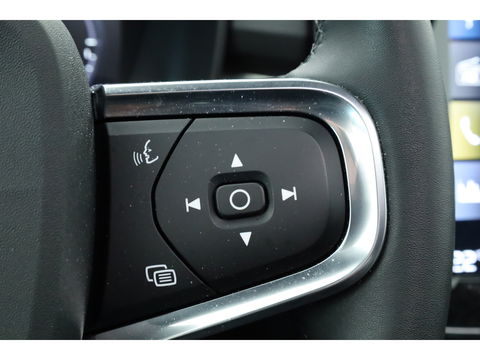 Volvo XC40 1.5 T5 Plug-in hybrid Plus Dark | Pano-dak | Trekhaak | ACC | H&K Audio |  Stoel + stuurverw. | Camera |  Elek. stoelen |