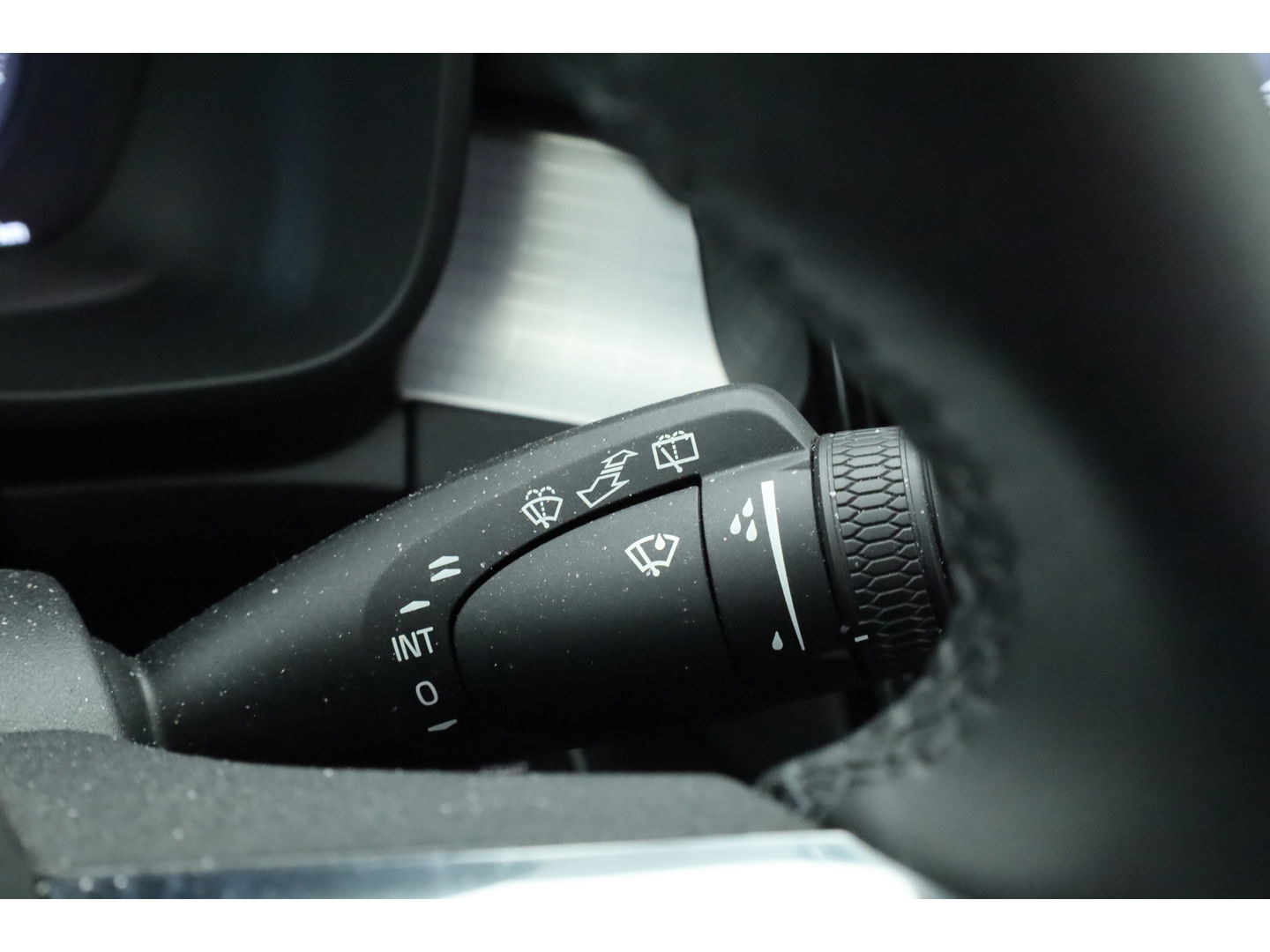 Volvo XC40 1.5 T5 Plug-in hybrid Plus Dark | Pano-dak | Trekhaak | ACC | H&K Audio |  Stoel + stuurverw. | Camera |  Elek. stoelen |