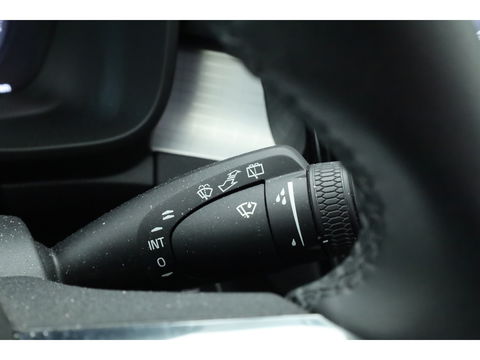 Volvo XC40 1.5 T5 Plug-in hybrid Plus Dark | Pano-dak | Trekhaak | ACC | H&K Audio |  Stoel + stuurverw. | Camera |  Elek. stoelen |