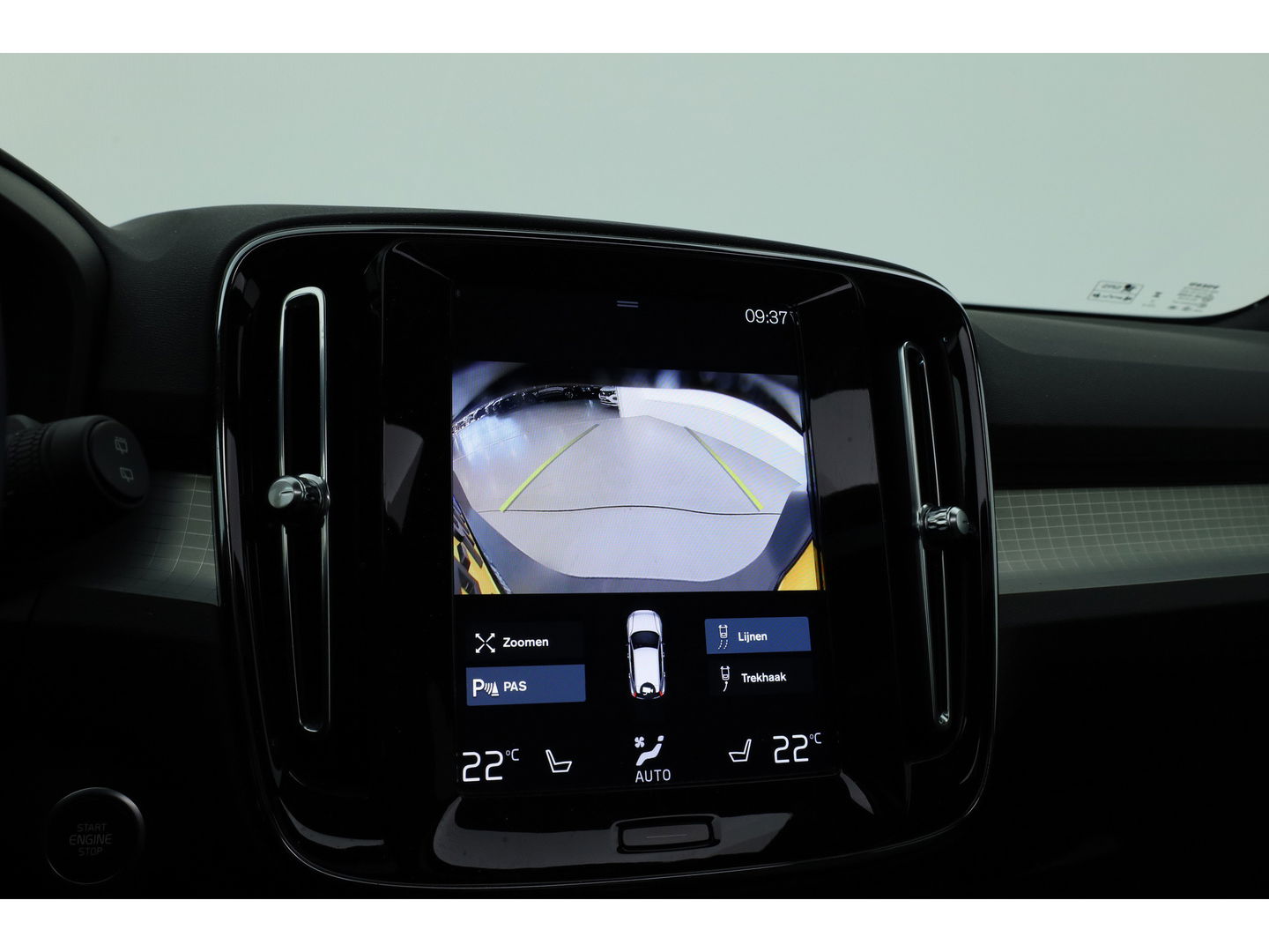 Volvo XC40 1.5 T5 Plug-in hybrid Plus Dark | Pano-dak | Trekhaak | ACC | H&K Audio |  Stoel + stuurverw. | Camera |  Elek. stoelen |